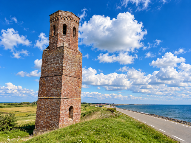 Historische toren aan zeeverl Waar